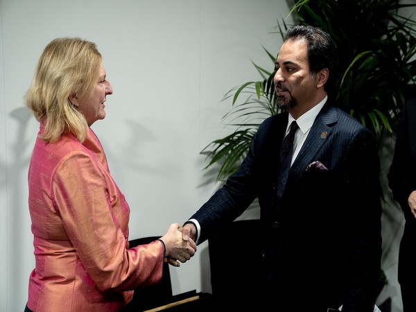 Idrees Zaman (R), Afghanistan's new acting foreign minister 