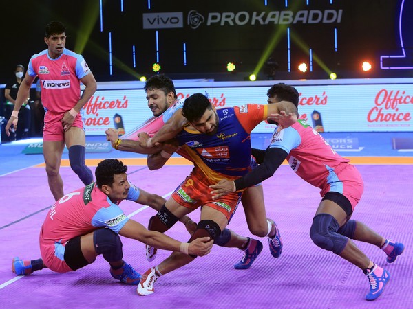 Pardeep Narwal of UP Yoddha in action against Jaipur Pink Panthers (Image: PKL)