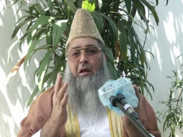 Chief of All India Imams Organization, Imam Umer Ahmad Ilyasi speaking to ANI on Wednesday. Photo/ANI