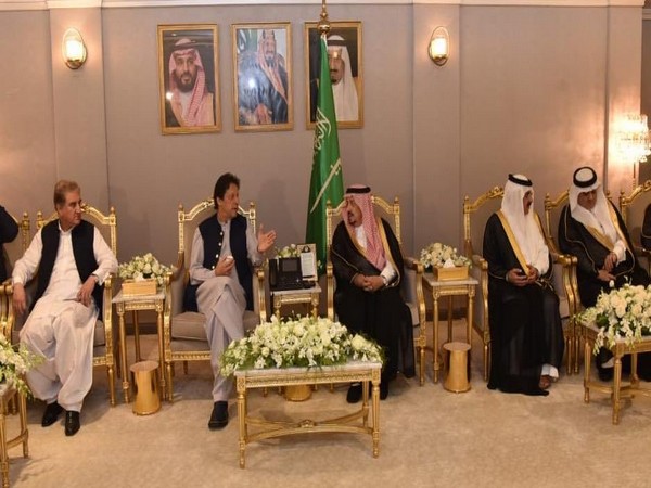 Pakistan Prime Minister Imran Khan  holds talks with Saudi King Salman bin Abdulaziz Al Saud in Riyadh (Picture Credits: PTI_Official/Twitter)