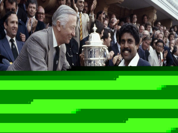 Kapil Dev with 1983 World Cup Trophy (Photo: ICC)