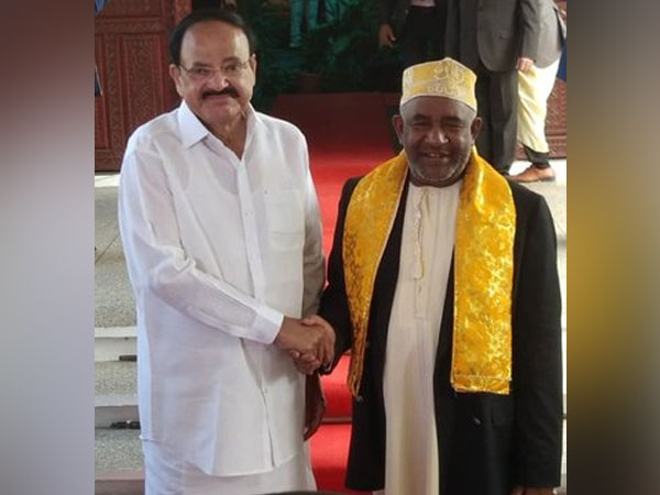 Vice President M Venkaiah Naidu and Comorian President Azali Assoumani in Moroni, Comoros on Friday. (Photo Source: PIB Twitter)