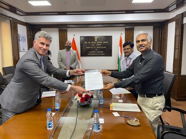 Manoj Ahuja, Secretary, Department of Agriculture & Farmers Welfare, met Cameron MacKay, Canadian High Commissioner in India.