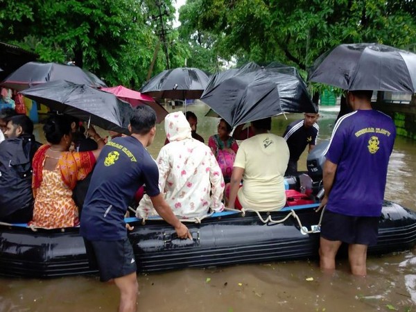 The Indian Navy rescue team performing rescue operations near Kadra dam in Kaiga village on Tuesday. Photo/ANI