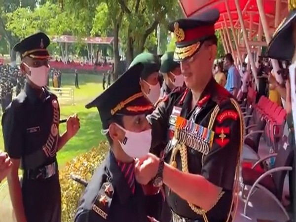 Lieutenant General YK Joshi pips the stars on Nikita Kaul (Photo/Twitter)