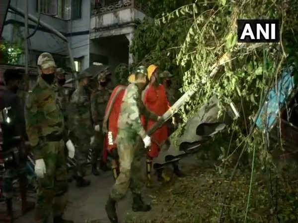 The Army personnel conducting restoration work in Kolkata on Saturday. Photo/ANI