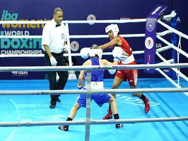 Nitu (In red) in action against Romania's Steluta Duta in Women's World Boxing Championship (Image: BFI)