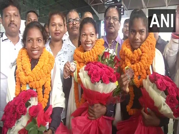 Indian women's hockey team at the airport. (Photo- ANI)