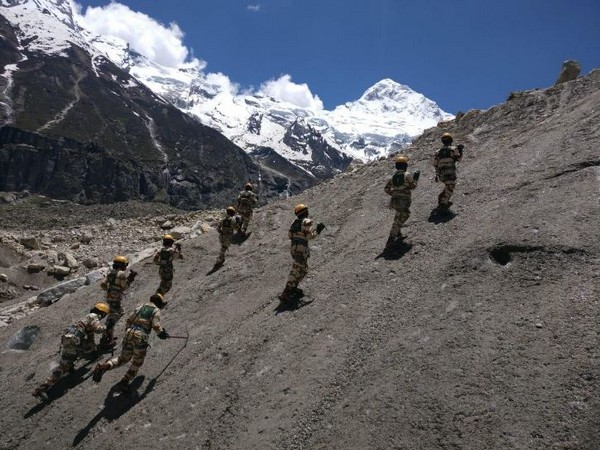 Women mountaineers of ITBP scale an unnamed peak near Badrinath on Monday. Photo/ANI
