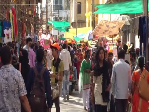 People without masks in Indore (File Photo)