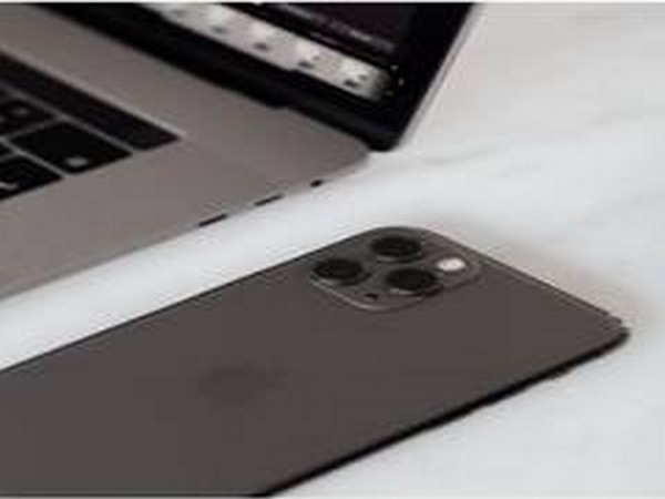 It's finally okay to clean your iPhone with disinfectant wipes