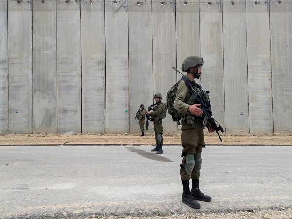 Israeli soldiers stand guard during the unveiling of a underground barrier along Israel's frontier with the Gaza Strip in Erez, Israel Dec 7, 2021. (Photo: Reuters)