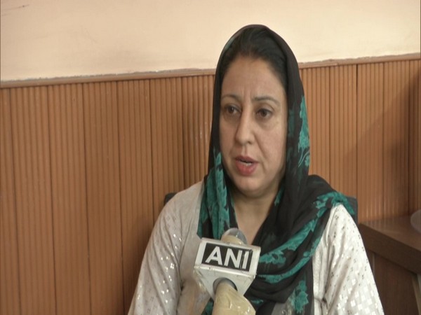 Horticulture Development Officer Saima speaking to ANI in Kashmir on Wednesday. (Photo/ANI)