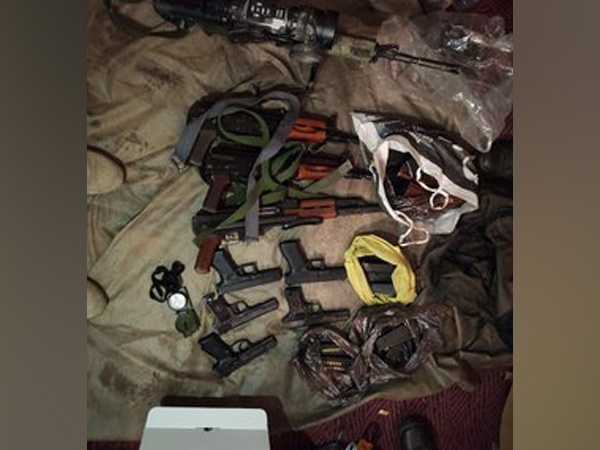 Arms and ammunition recovered by Jammu and Kashmir Police (Picture Courtesy - J&K Police Twitter)