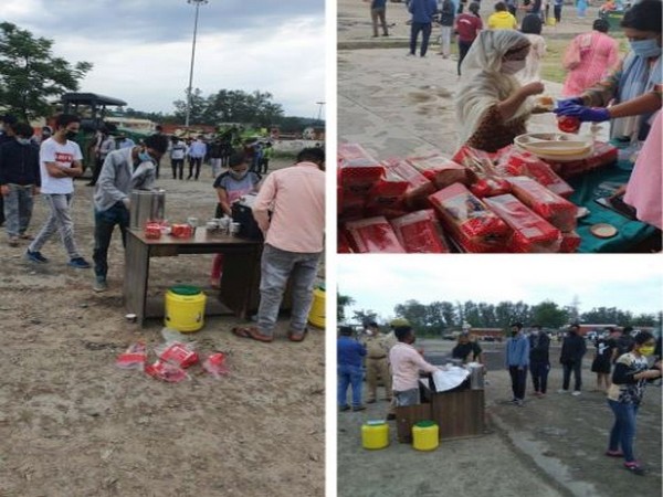 Breakfast being given to the students who returned from Kota. Source: DIPR-J&K twitter handle