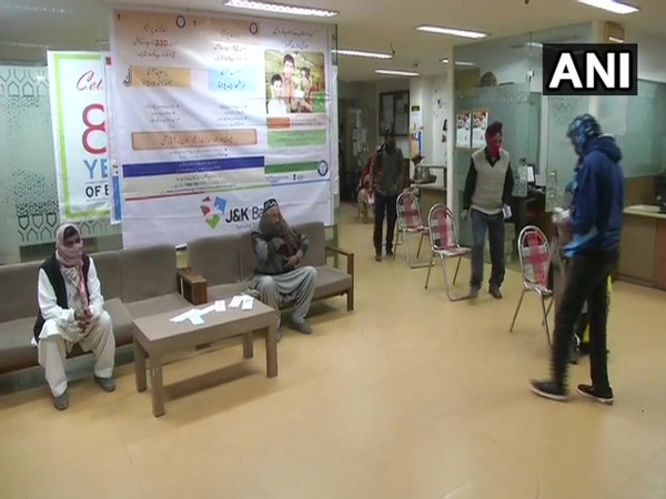 Social distancing is being maintained at a Jammu and Kashmir Bank branch amid COVID-19 lockdown. Photo/ ANI