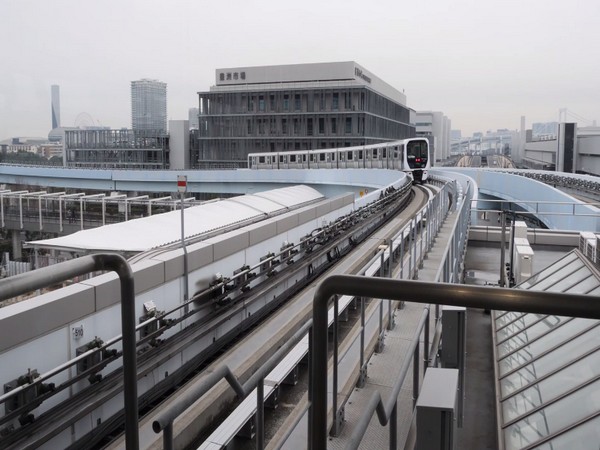 Automated transit service for passengers in Tokyo.