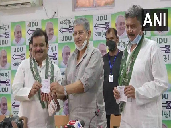 Two people joined JDU on Saturday. Photo/JDU (Twitter)