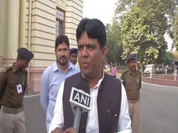 JDU MLC Khalid Anwar talking to ANI in Patna on Thursday. (Photo/ANI)