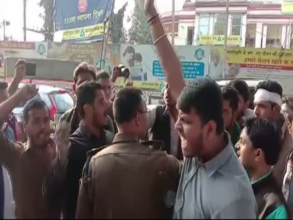 A scuffle broke out between student members of RJD and JDU in Patna. Photo/ANI