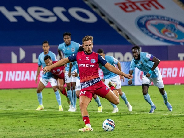JFC's Greg Stewart takes a penalty kick to score a goal against MCFC (Image: ISL)