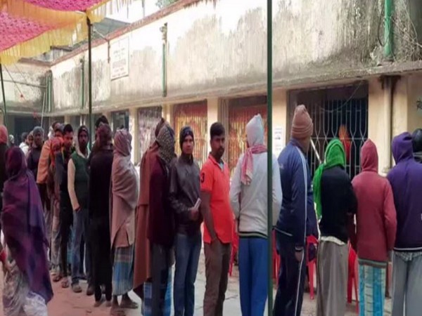 People stand in a long queue to cast their vote in Sahibganj constituency [Photo/ANI]
