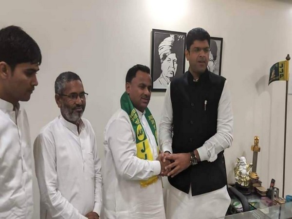 Haryana Deputy Chief Minister Dushyant Chautala inducting two Congress leaders into the JJP on Wednesday. Photo/ANI