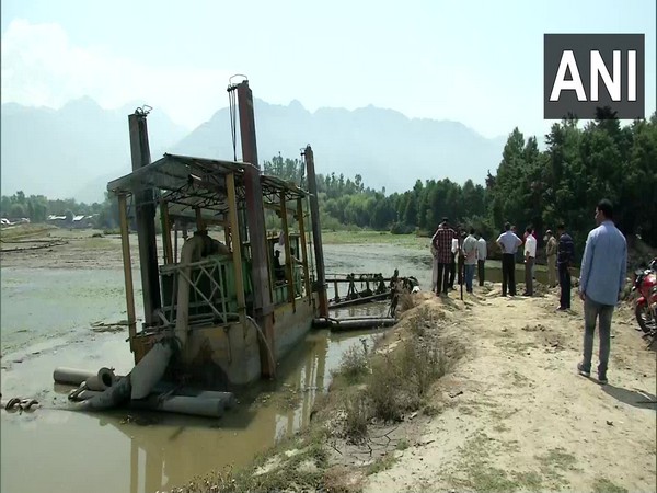LAWDA dredges Teilbal settling basin after 20 years