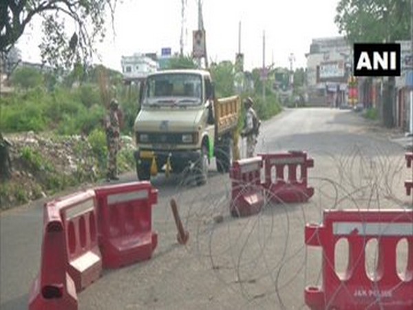 Police are strictly enforcing restrictions on public movement in Jammu and Kashmir. (Photo/ANI)