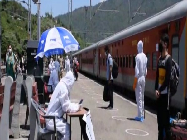People being registered after reaching Jammu and Kashmir. Photo/ANI