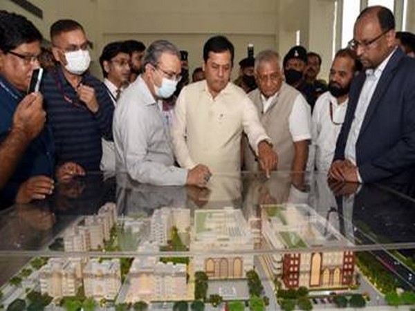 Union Minister Sarbananda Sonowal inspected the newly constructed campus of National Institute of Unani Medicine in UP (Picture source:PIB)