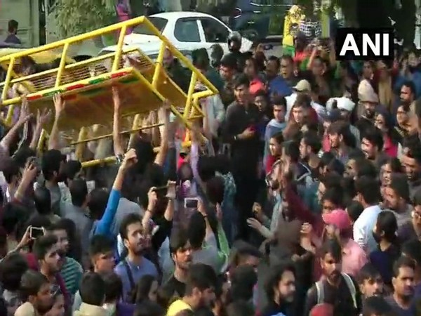 Visual from the scuffle between the police and students at the protest march carried out by JNUSU in New Delhi on Monday. Photo/ANI
