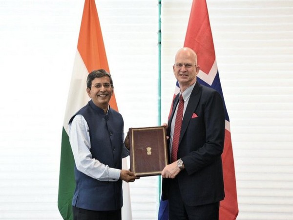 Hans Jacob Frydenlund, Ambassador Norway to India hands the signed copy of the International Solar Alliance Framework Agreement to Prabhat Kumar, AS (ER & DPA). (Twitter)