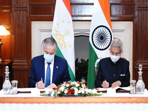 EAM Jaishankar met Tajikistan foreign minister Sirojiddin Muhriddin on Saturday. (Photo Credit: EAM Jaishankar Twitter)