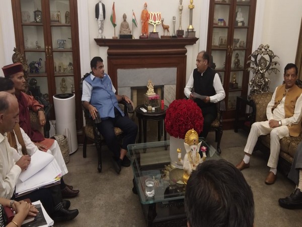 Union Minister Nitin Gadkari and Himachal Pradesh Chief Minister Jai Ram Thakur during a meeting in New Delhi on Thursday. Photo/ANI