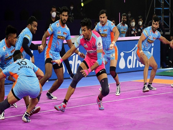Jaipur Pink Panthers' Arjun Deshwal in action against Bengal Warriors (Photo: PKL)