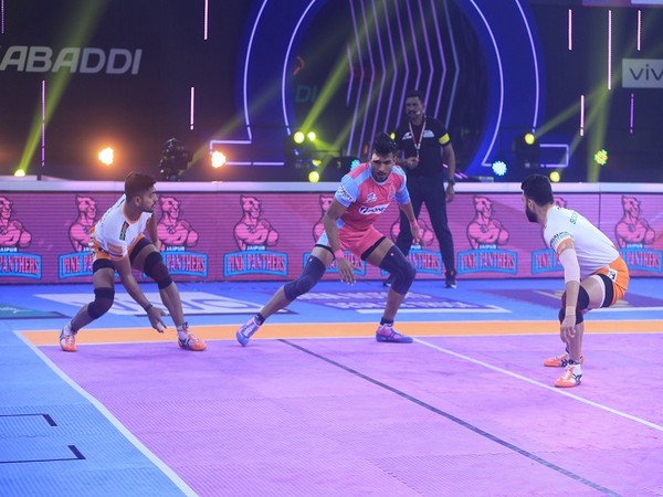 Jaipur Pink Panthers' Arjun Deshwal in action against Puneri Paltan (Photo: PKL)