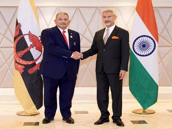 External Affairs Minister S Jaishankar with Brunei Darussalam counterpart Dato Haji Erywan. (Twitter)