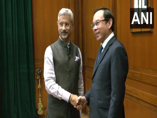 External Affairs Minister S Jaishankar with senior Communist Party leader of Vietnam Nguyen Van Nen.