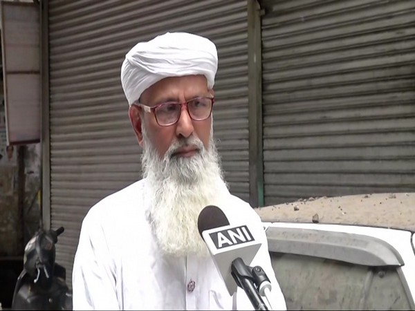 Mohammad Irdas, a local from Jama Masjid area, speaking to ANI on Friday. Photo/ANI