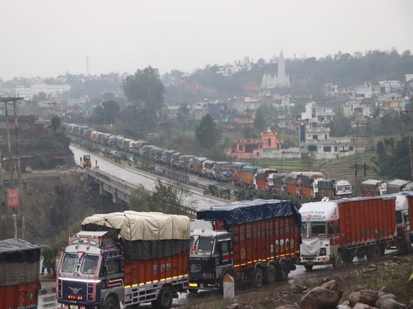 Traffic suspended on Jammu-Srinagar during fresh snowfall in the area Photo/ANI