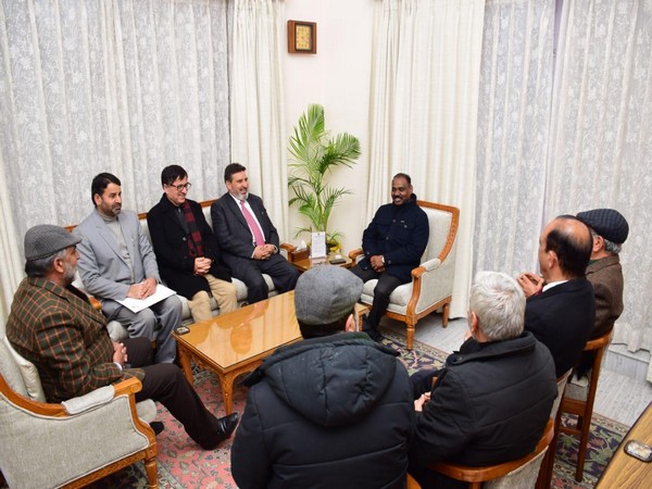 Political leaders of J-K including former Ministers Syed Muhammad Altaf Bukhari gave a memorandum, regarding socio-economic,  political aspirations of people to Lt Governor Girish Chandra Murmu