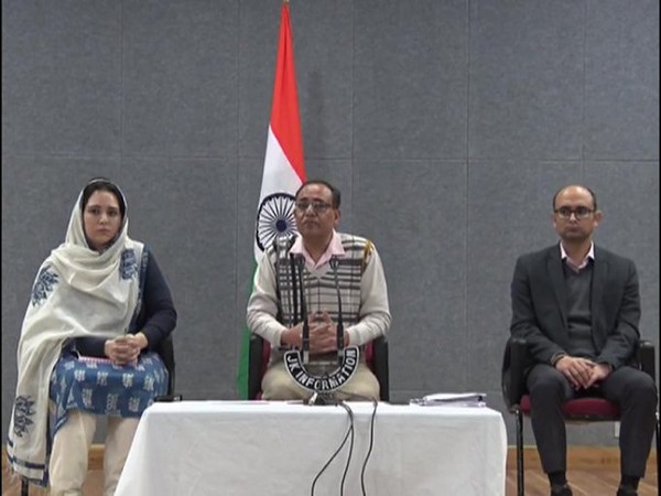 Rohit Kansal, Principal Secretary-Planning of J&K (center)