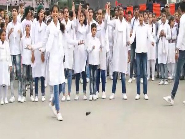 Students in Rajouri in Jammu and Kashmir were seen enthusiastically participating in a street show on Thursday. Photo/ANI