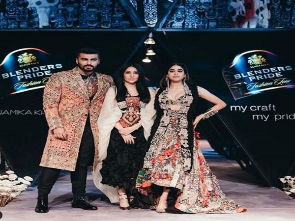 (L-R) Arjun Kapoor, Anamika Khanna and Janhvi Kapoor at the event. (Photo courtesy: Instagram)