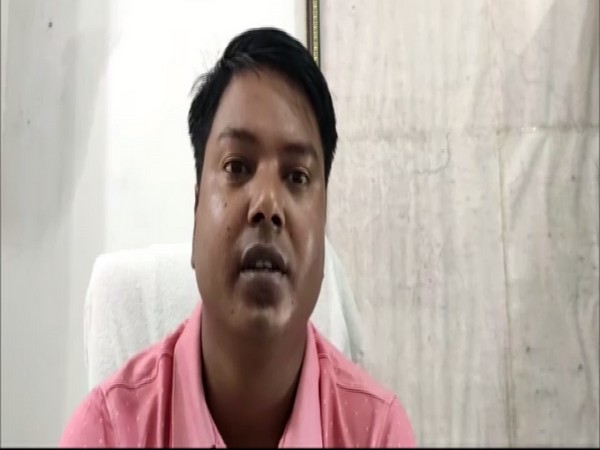 Sub-inspector Avinash Paswan talking to ANI. Photo/ANI