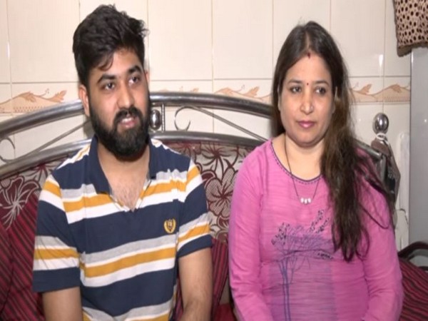 Jayesh Sarmalkar, Ukraine returnee medical student with his mother (Photo/ANI)