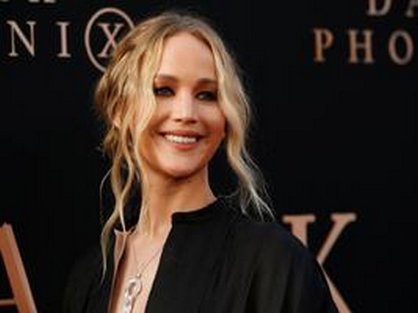 Jennifer Lawrence poses at the premiere for the film 