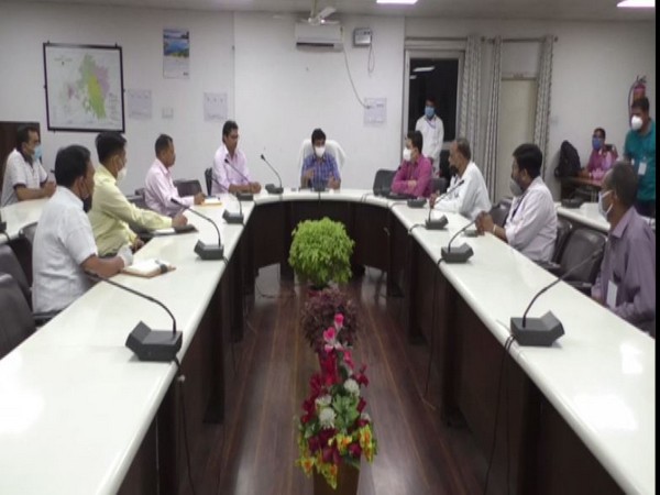 Jhansi administration held a meeting with chemist association on Saturday.  Photo/ANI