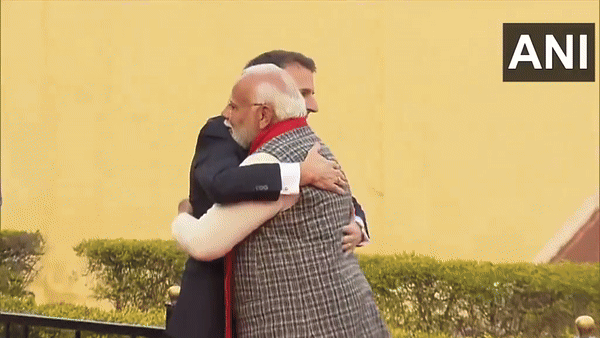 PM Narendra Modi welcomes French President Emmanuel Macron at Jantar Mantar (Photo/ANI)